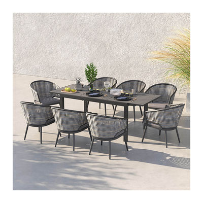 50 libras Peso de la mesa AJUNION Restaurante de lujo Muebles de jardín Conjunto de sillas de mimbre