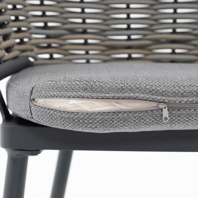 50 libras Peso de la mesa AJUNION Restaurante de lujo Muebles de jardín Conjunto de sillas de mimbre