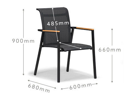 Mesa y silla de comedor para 12 invitados por AJUNION en el jardín