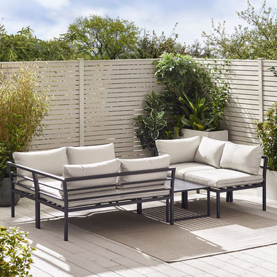 Muebles para exteriores de estilo minimalista y moderno Con un marco de aluminio