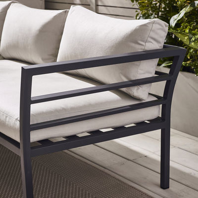 Muebles para exteriores de estilo minimalista y moderno Con un marco de aluminio