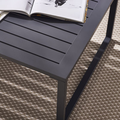Muebles para exteriores de estilo minimalista y moderno Con un marco de aluminio