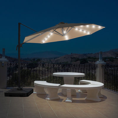 Muebles de exterior deben tener gran paraguas de manivela de aluminio con luces solares LED