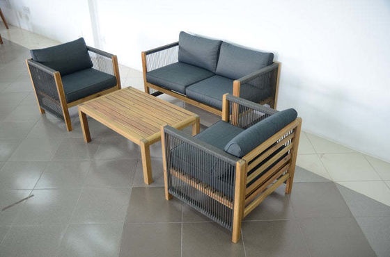 Muebles para exteriores con sillas de madera y tejido de ratán PE W71 x D66 x H64cm