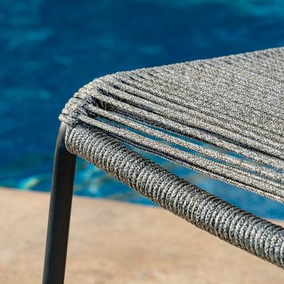 Conjunto de jardín de diseño minimalista con 2 asientos Muebles al aire libre Salón para jardín junto a la piscina