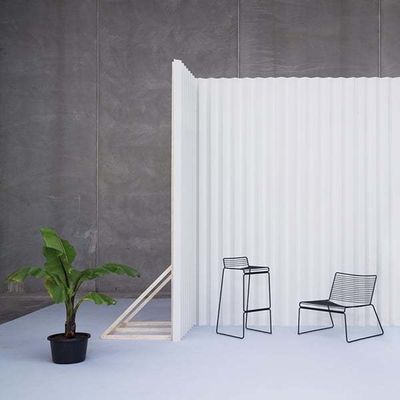 Silla de jardín con marco de acero Diseño colorido y minimalista para interiores al aire libre por AJUNION