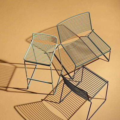 Silla de jardín con marco de acero Diseño colorido y minimalista para interiores al aire libre por AJUNION