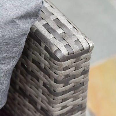 Cuadro de tubo de acero 5 piezas Muebles de patio al aire libre con sillas de ratán PE y ottomanes