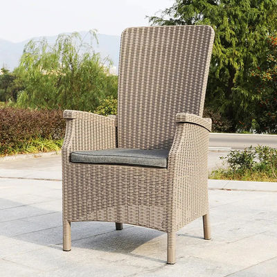 Silla de jardín para muebles de exterior de plástico de espalda alta Silla de brazo para comedor en el patio