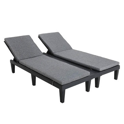 Silla de tumbona ajustable y apilada de plástico para piscina de hotel en la playa exterior