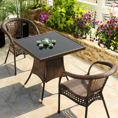 Balcón de jardín al aire libre Sillón apilable y mesa de comedor de mimbre para ocio