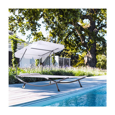 Hamaca ajustable con techo de acero para relajarse y relajarse en la piscina al aire libre