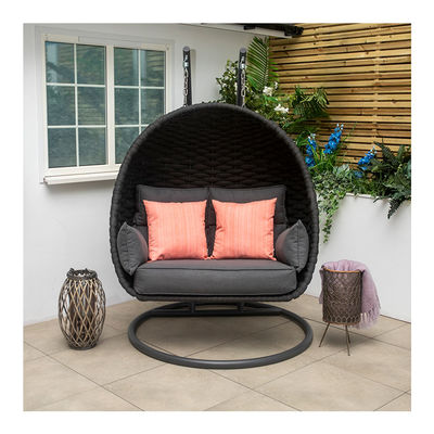 80 kg Capacidad de carga silla de huevo giratoria de doble asiento de ratan PE para muebles exteriores de lujo