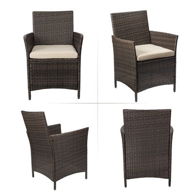 Muebles para exteriores con sillones apilables y sillas de vícara de ratán sintético