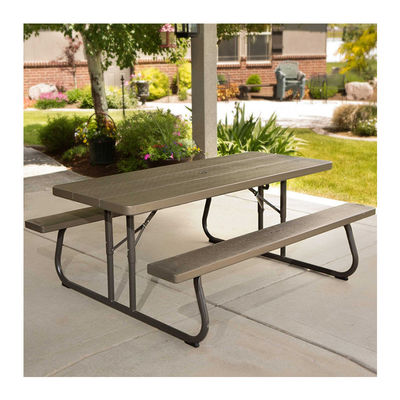Muebles para exteriores Mesa de picnic rectangular de 6 pies con sombrilla y sillas plegables