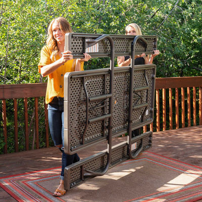 Muebles para exteriores Mesa de picnic rectangular de 6 pies con sombrilla y sillas plegables