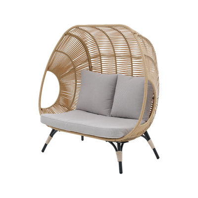 Confortable silla de huevo de pie de doble asiento al aire libre en rattan PE y marco de acero
