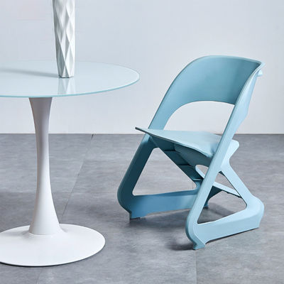 Sillas de café de plástico apilables modernas y simples para balcón de ocio al aire libre de Nordic Morden