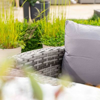 Añadir elegancia a su jardín con AJUNION Wicker tejido sofá conjunto y mesa de fuego