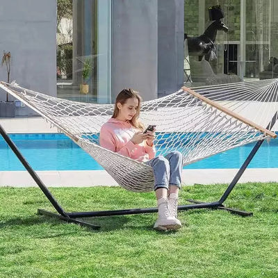 Acogedora cama de hamaca portátil plegable con malla de cuerda de algodón para acampar en jardines interiores al aire libre