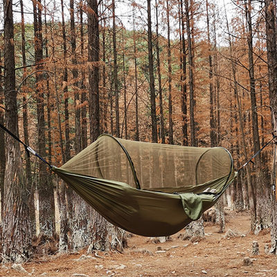Cama de campamento portátil ligera con mosquiteros y fibra de poliéster