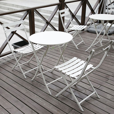 Conjunto de mesa y silla plegable de función tradicional y contemporánea para patio