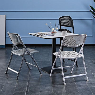 Banquetes al aire libre Eventos de plástico metal plegable silla de comedor blanca negra para el hotel de bodas