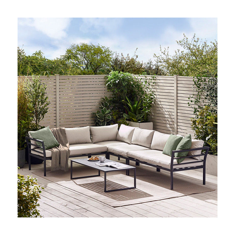 Muebles para exteriores de estilo minimalista y moderno Con un marco de aluminio