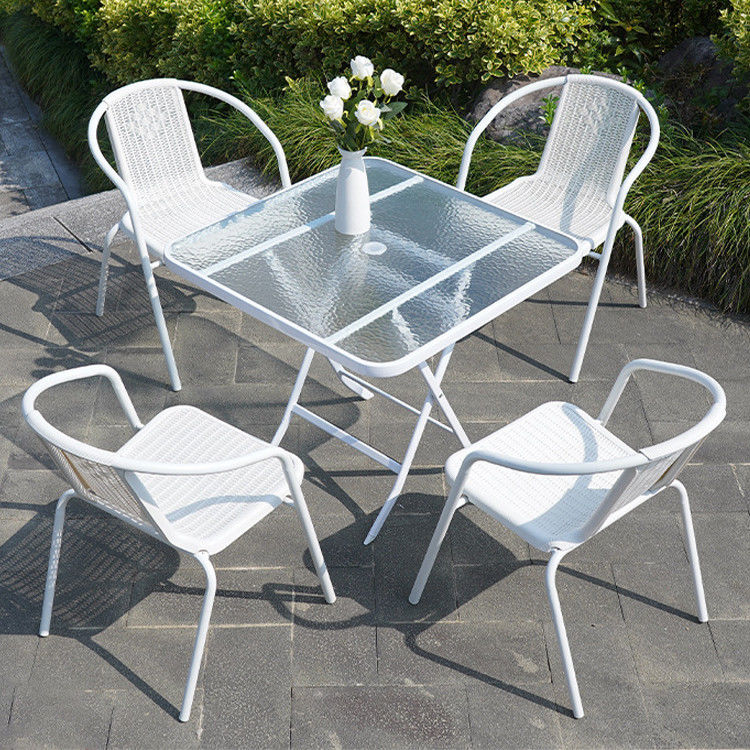 Restaurante al aire libre Balcón Cafetería Patio Jardín Conjunto de silla de ratán y pequeña mesa cuadrada blanca