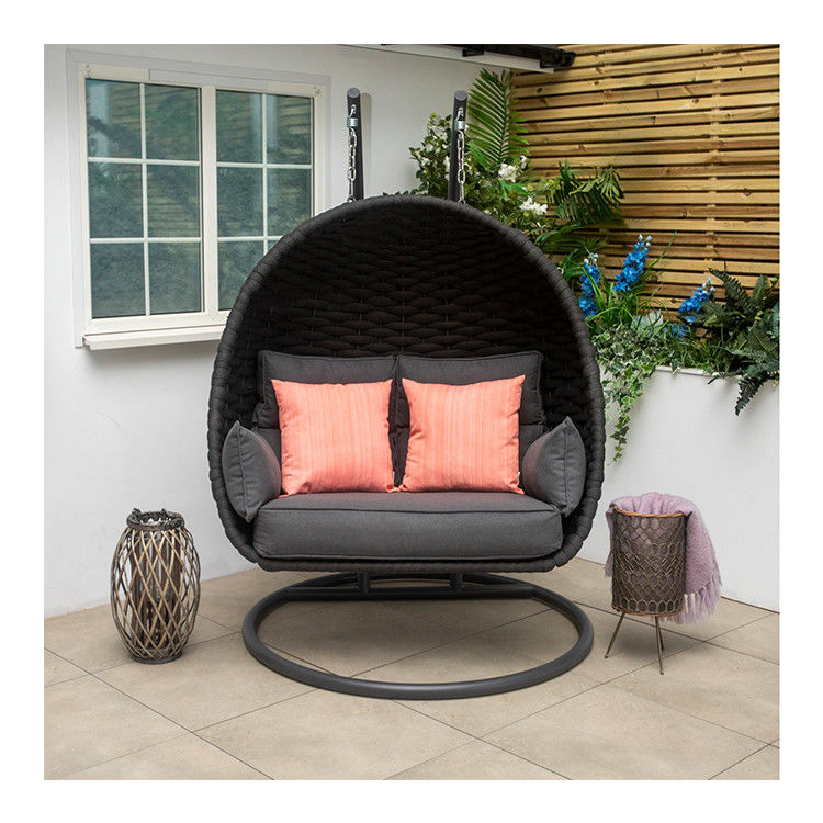 80 kg Capacidad de carga silla de huevo giratoria de doble asiento de ratan PE para muebles exteriores de lujo